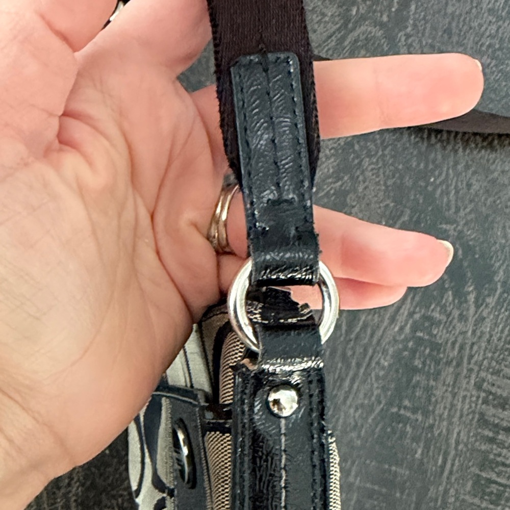 Coach Beige and Black Signature Crossbody Bag - Picture 4 of 9